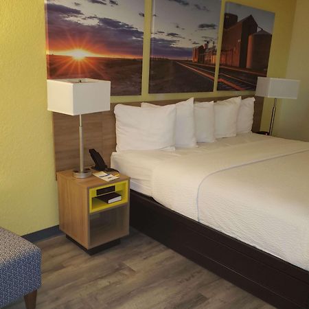 Days Inn & Suites By Wyndham Clovis Buitenkant foto