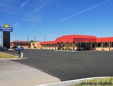 Days Inn & Suites By Wyndham Clovis Buitenkant foto