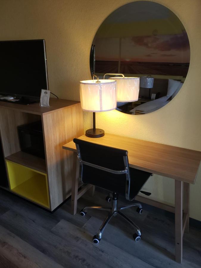 Days Inn & Suites By Wyndham Clovis Buitenkant foto