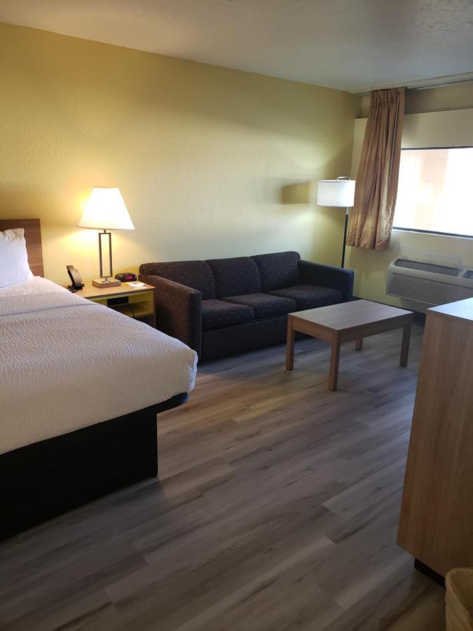 Days Inn & Suites By Wyndham Clovis Buitenkant foto