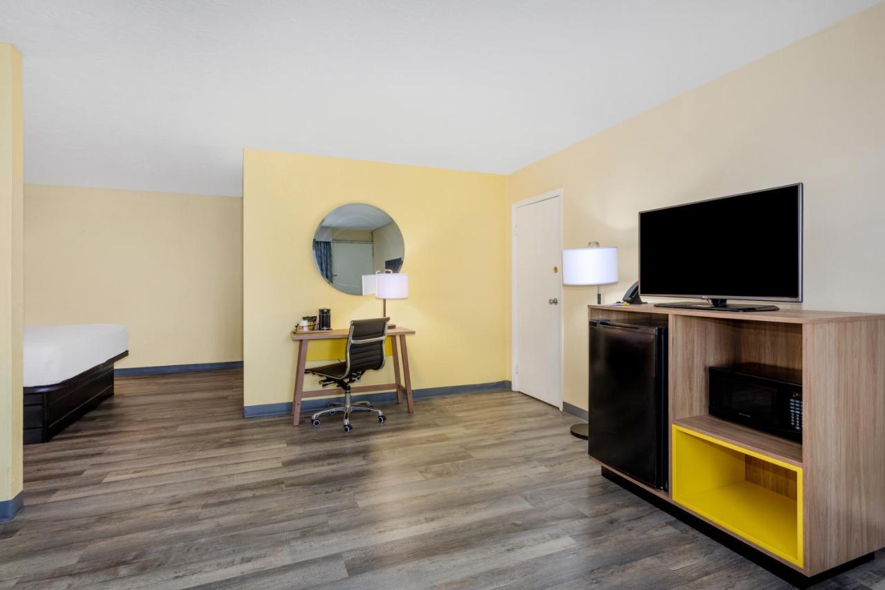 Days Inn & Suites By Wyndham Clovis Buitenkant foto