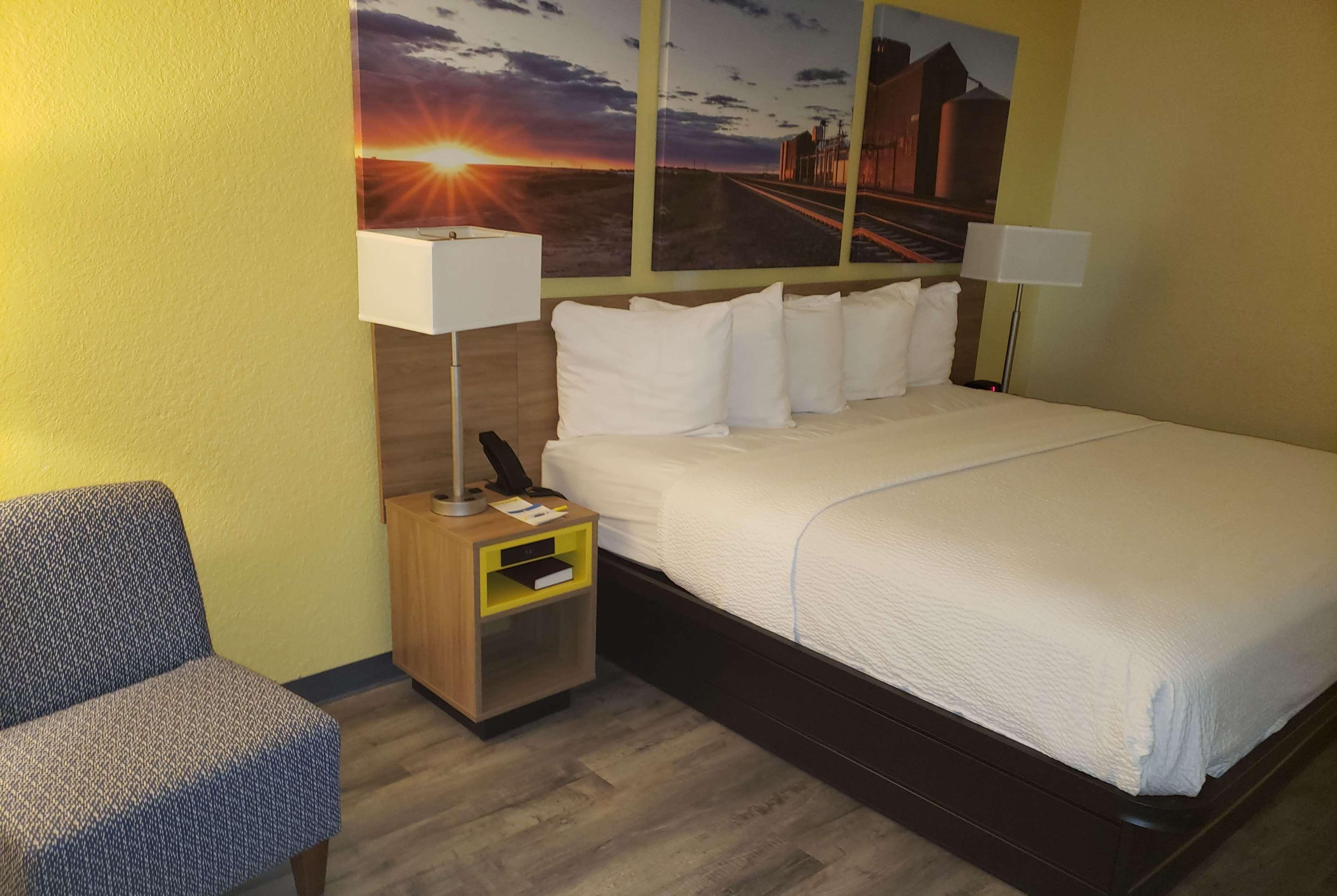 Days Inn & Suites By Wyndham Clovis Buitenkant foto