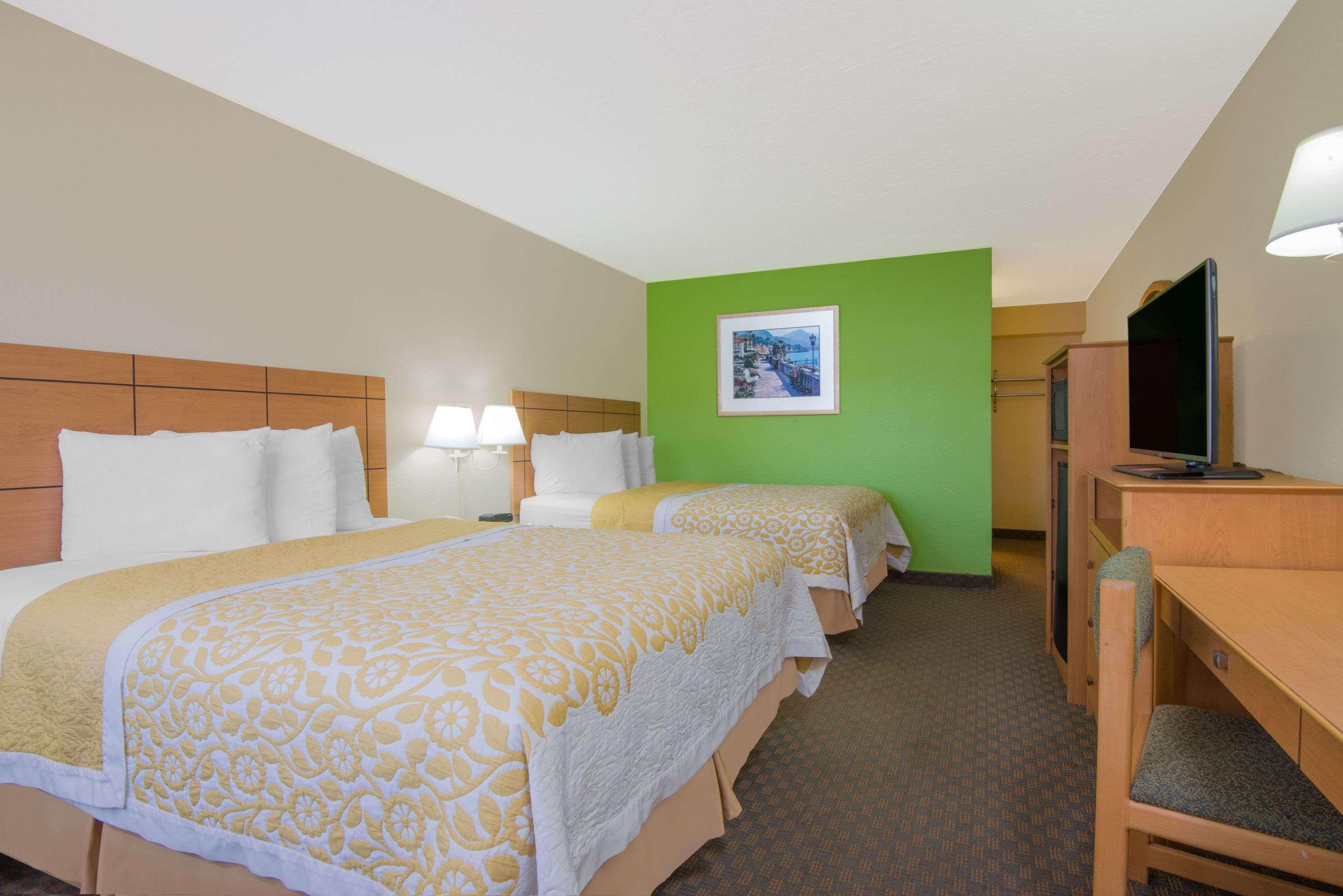 Days Inn & Suites By Wyndham Clovis Buitenkant foto