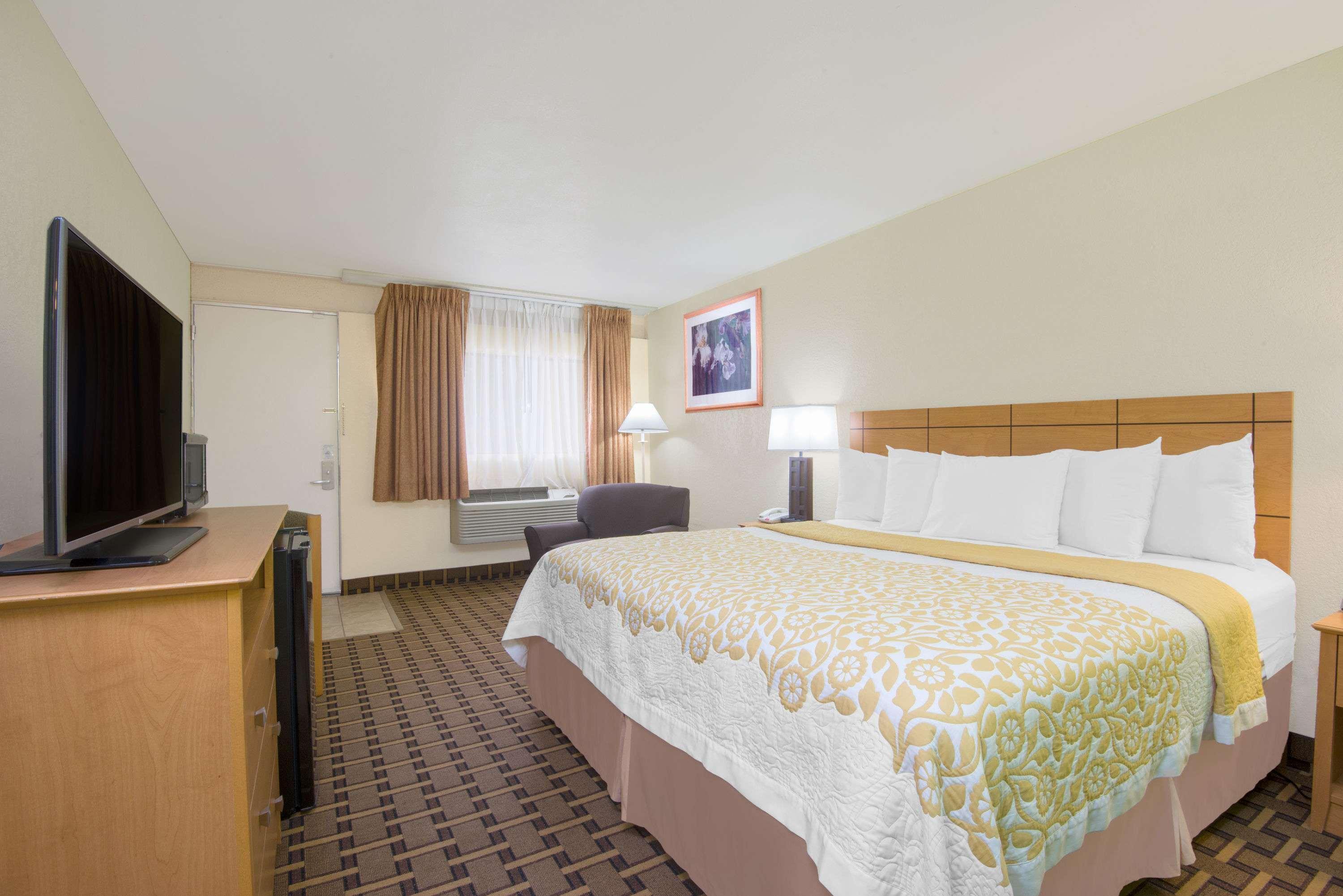 Days Inn & Suites By Wyndham Clovis Buitenkant foto