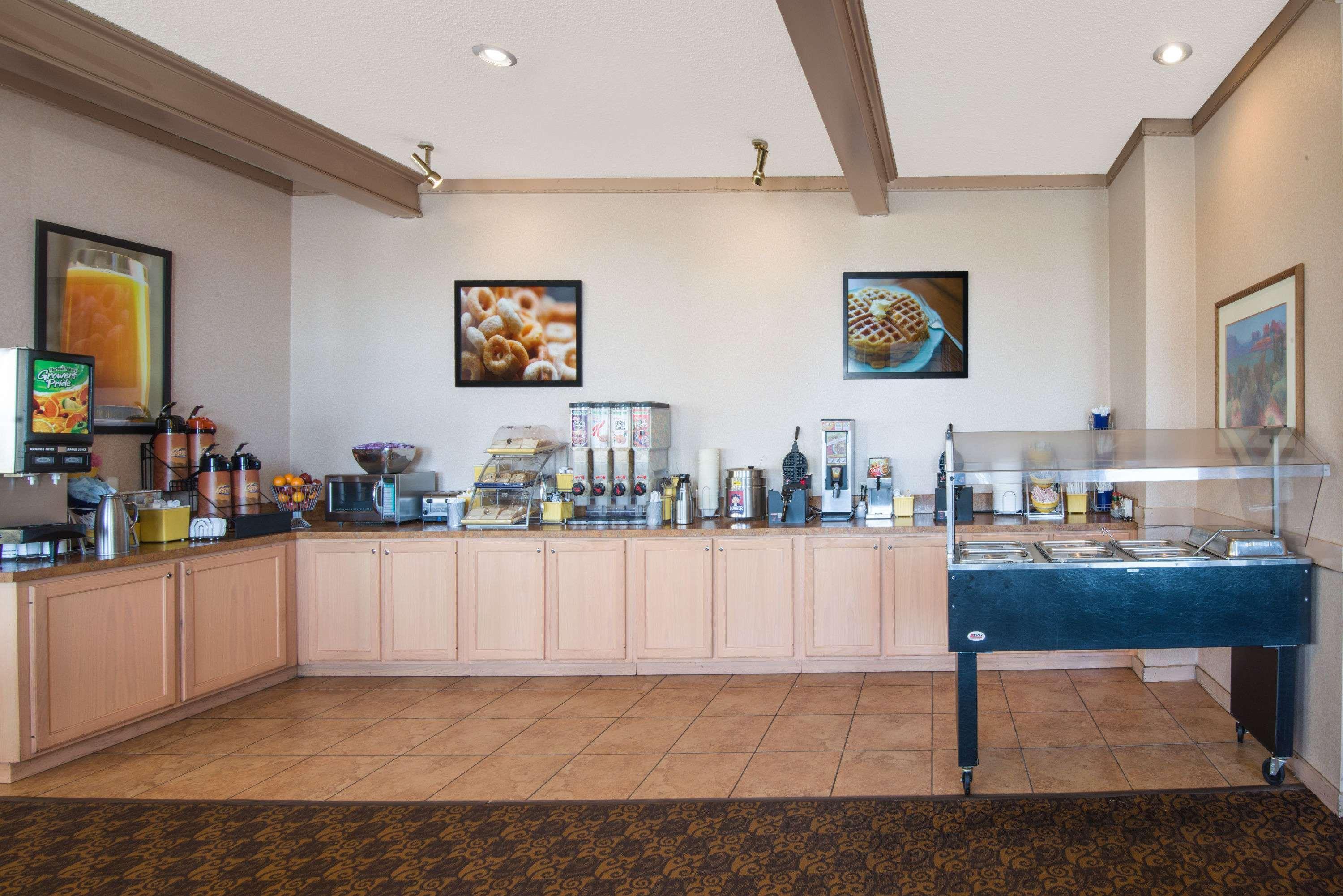 Days Inn & Suites By Wyndham Clovis Buitenkant foto