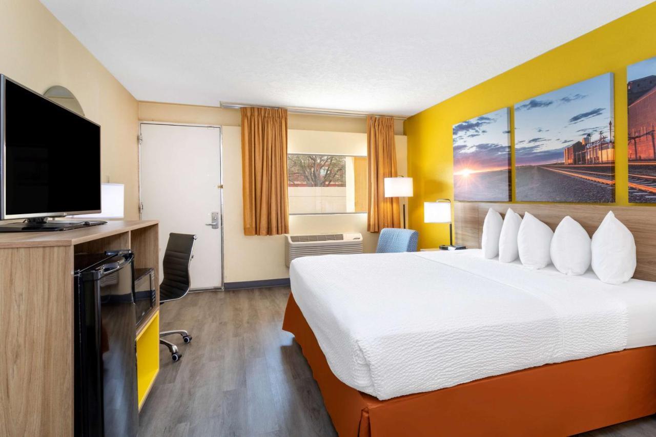 Days Inn & Suites By Wyndham Clovis Buitenkant foto