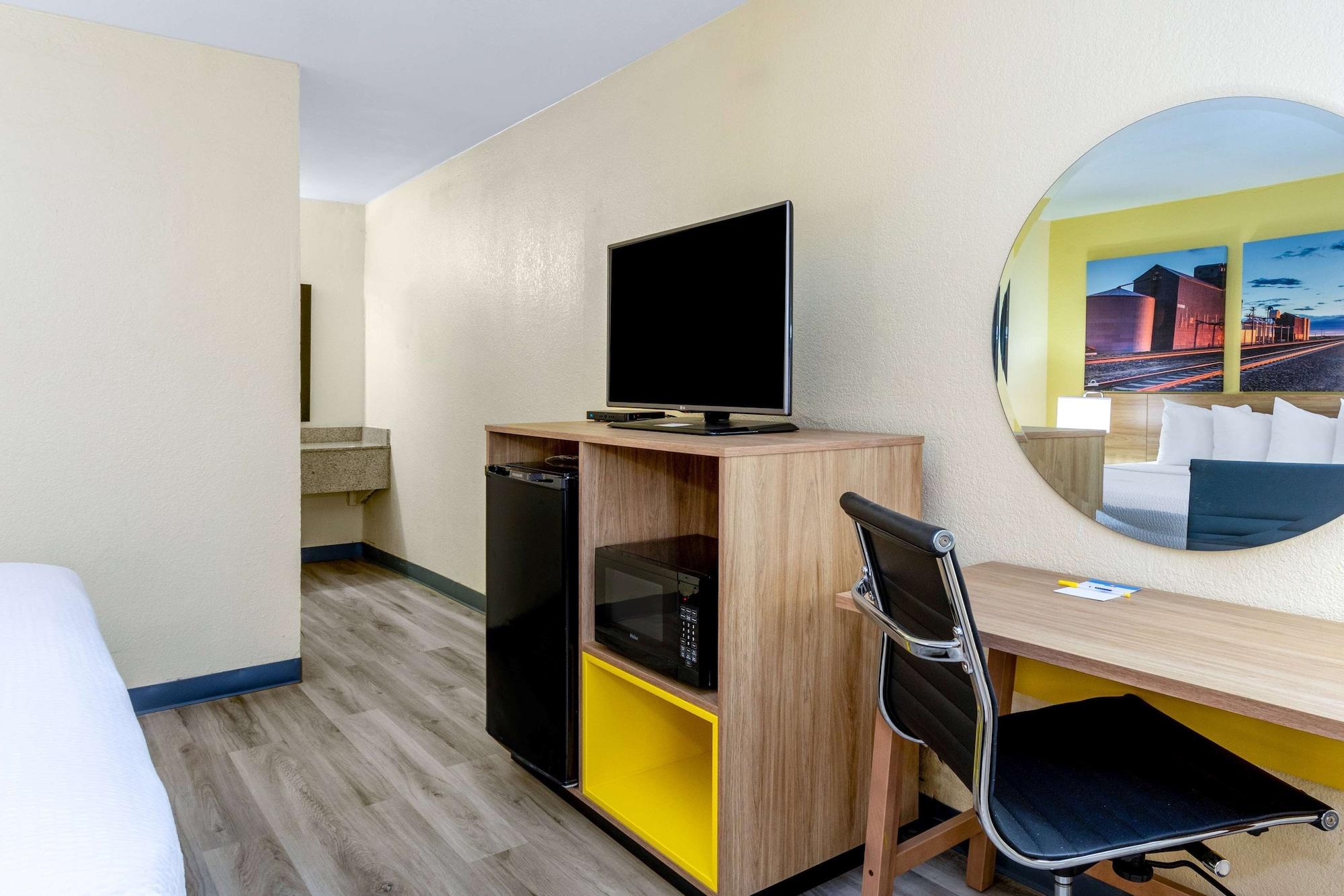 Days Inn & Suites By Wyndham Clovis Buitenkant foto