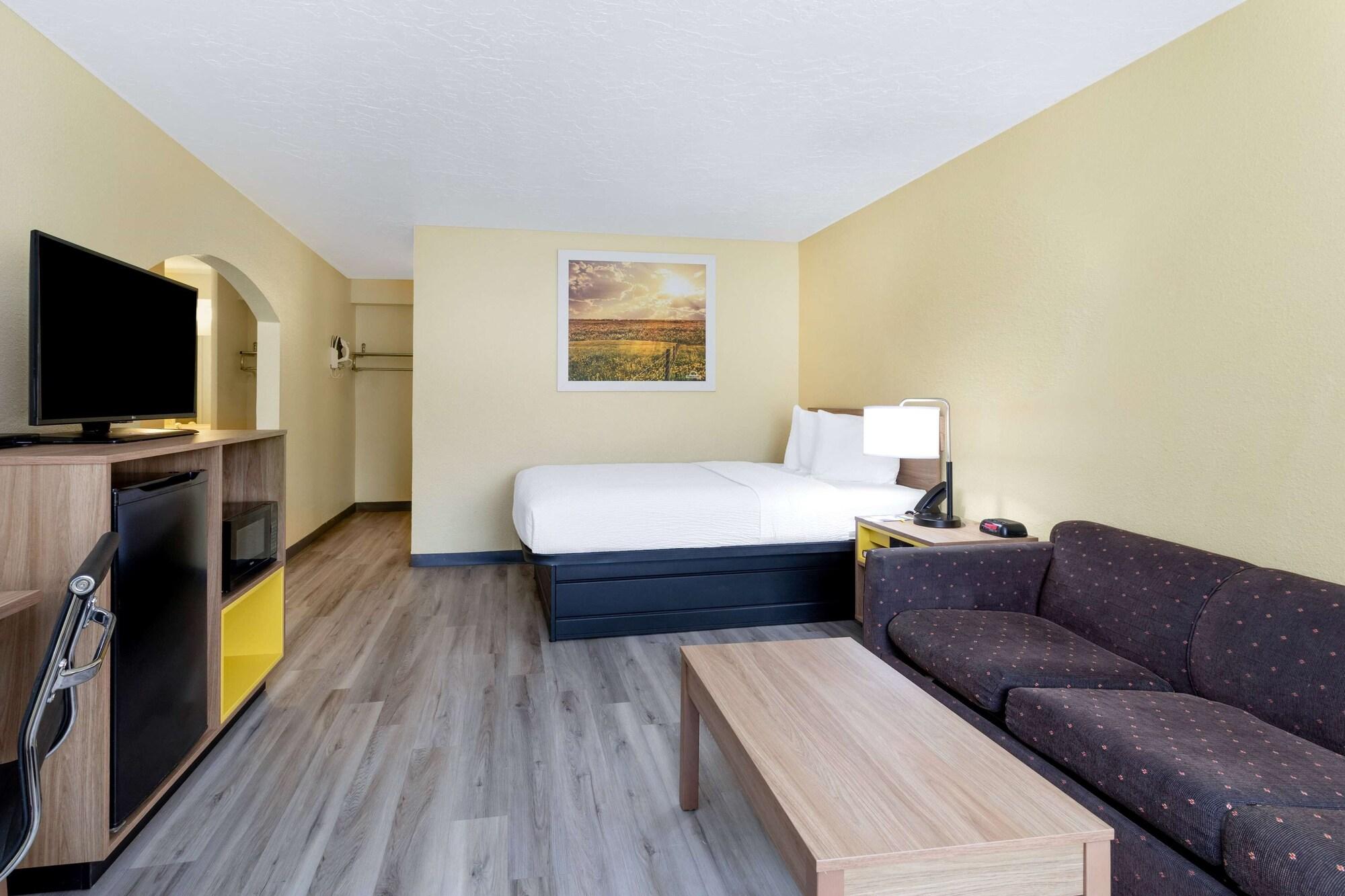 Days Inn & Suites By Wyndham Clovis Buitenkant foto