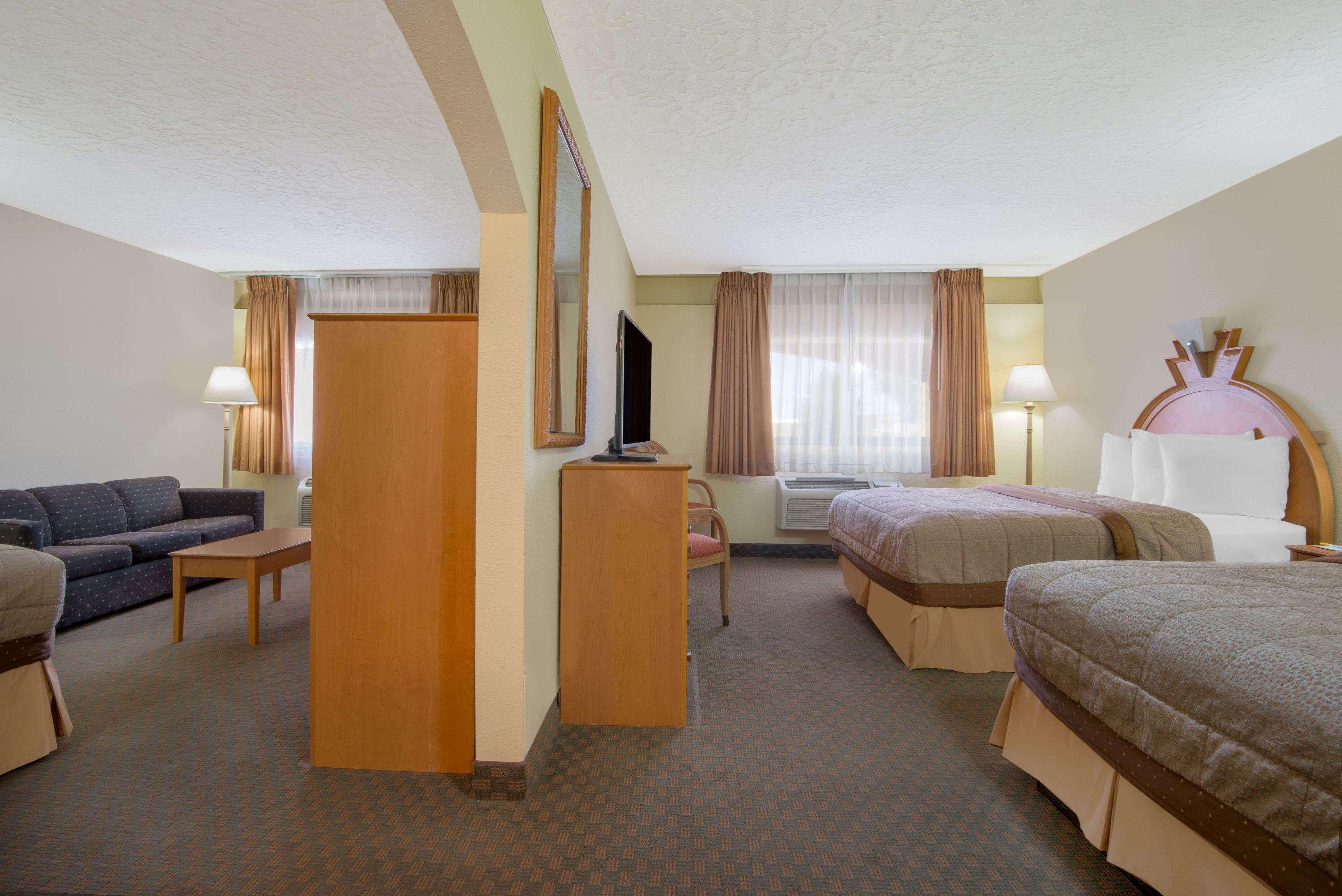 Days Inn & Suites By Wyndham Clovis Buitenkant foto