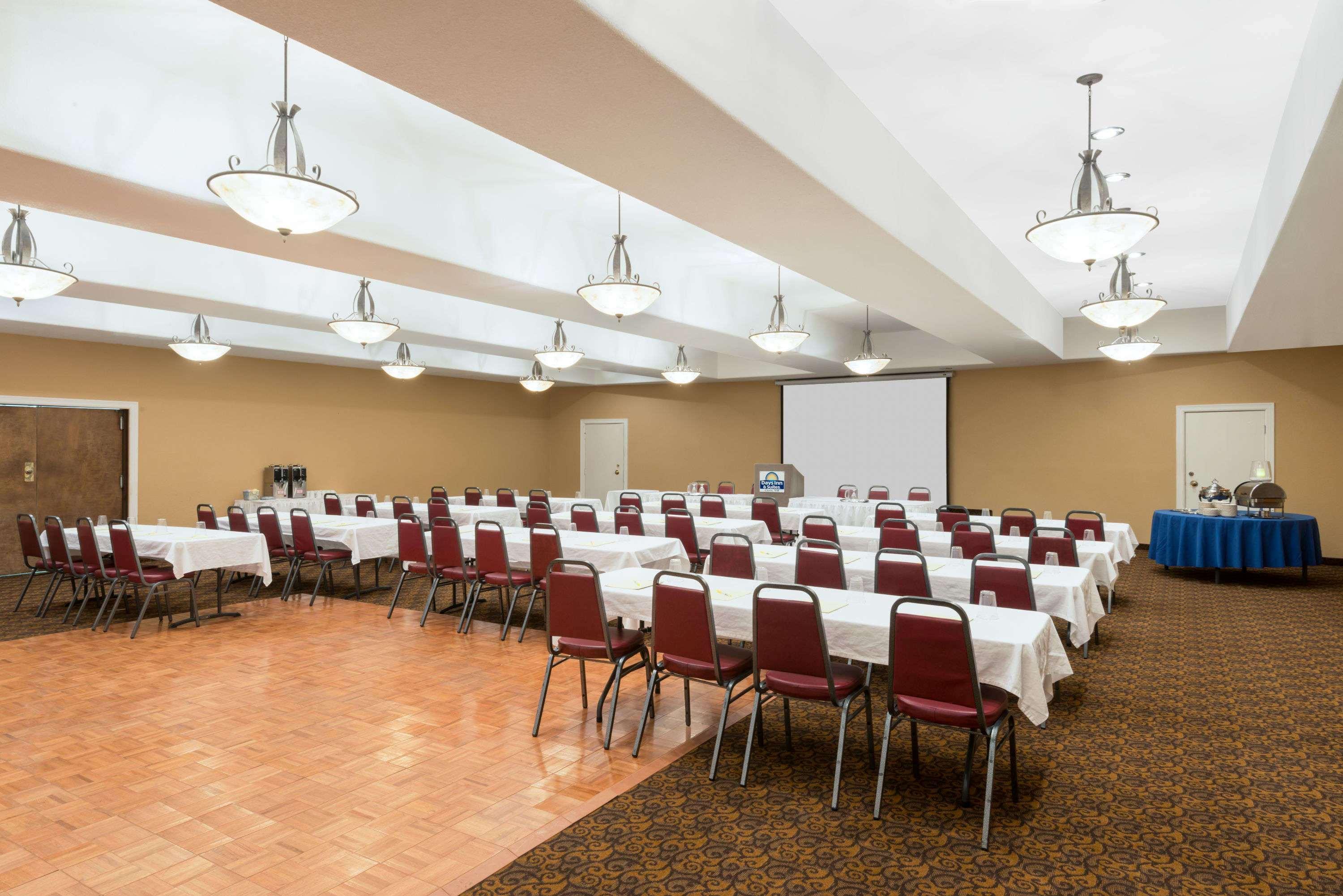 Days Inn & Suites By Wyndham Clovis Buitenkant foto